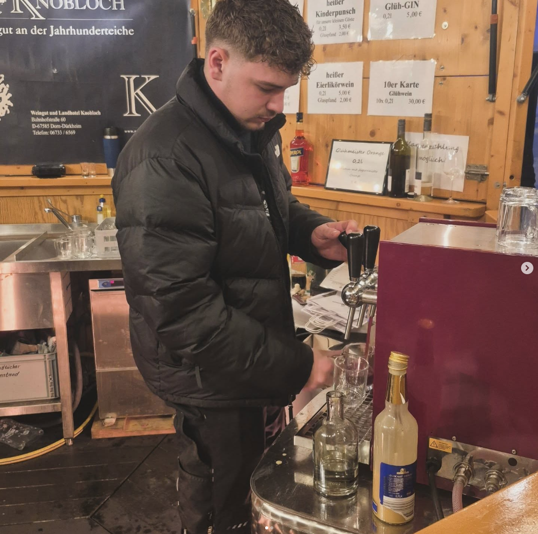 Weihnachtsmarkt Weilburg ✨🎄 Wir sind dabei – kommt vorbei, stoßt mit uns an und genießt unsere Weine in festlicher Atmosphäre. Glühwein, gut...